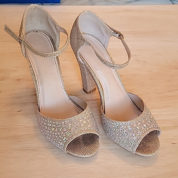 De Blossom Collection Peep Toe Rhinestone Ankle Strap Champagne Heels Size 6 1/2 - Picture 4 of 12